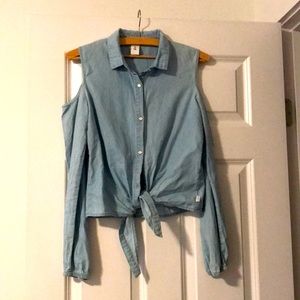 Youth Denim effect blouse. Button down with tie at waist